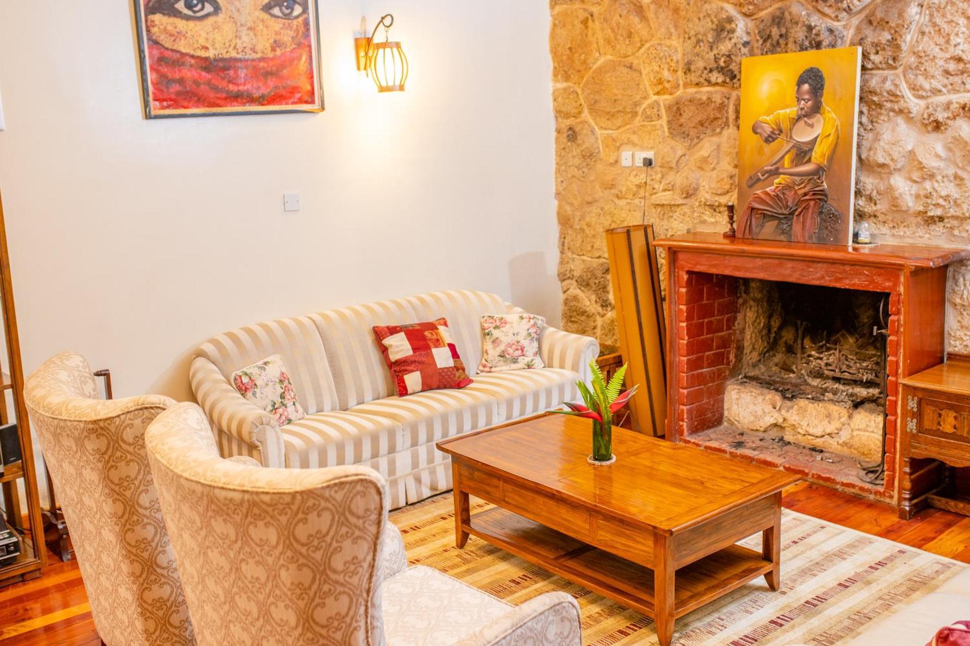 Zereniti House Hotel Muyaka ภายนอก รูปภาพ