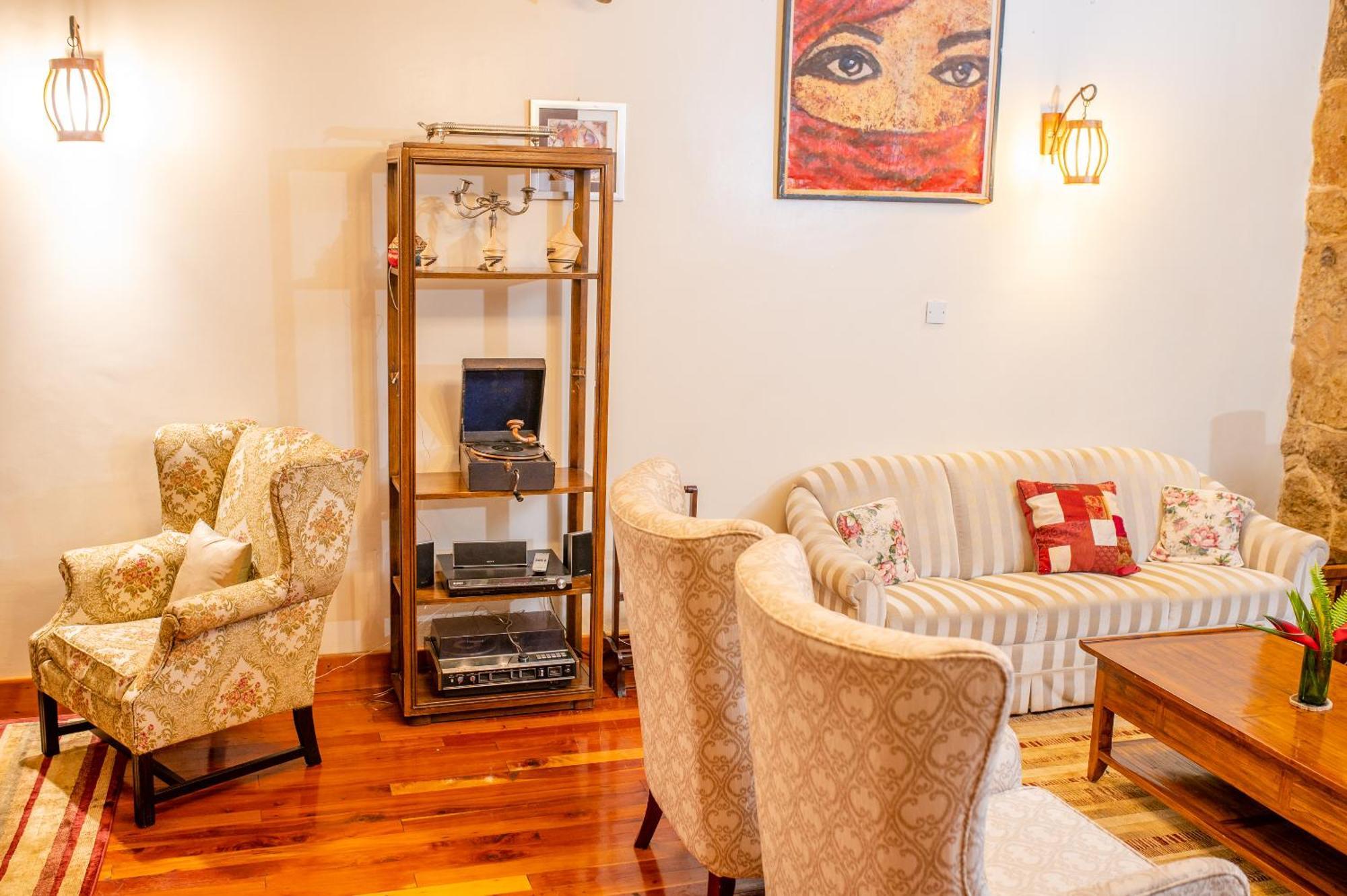 Zereniti House Hotel Muyaka ภายนอก รูปภาพ