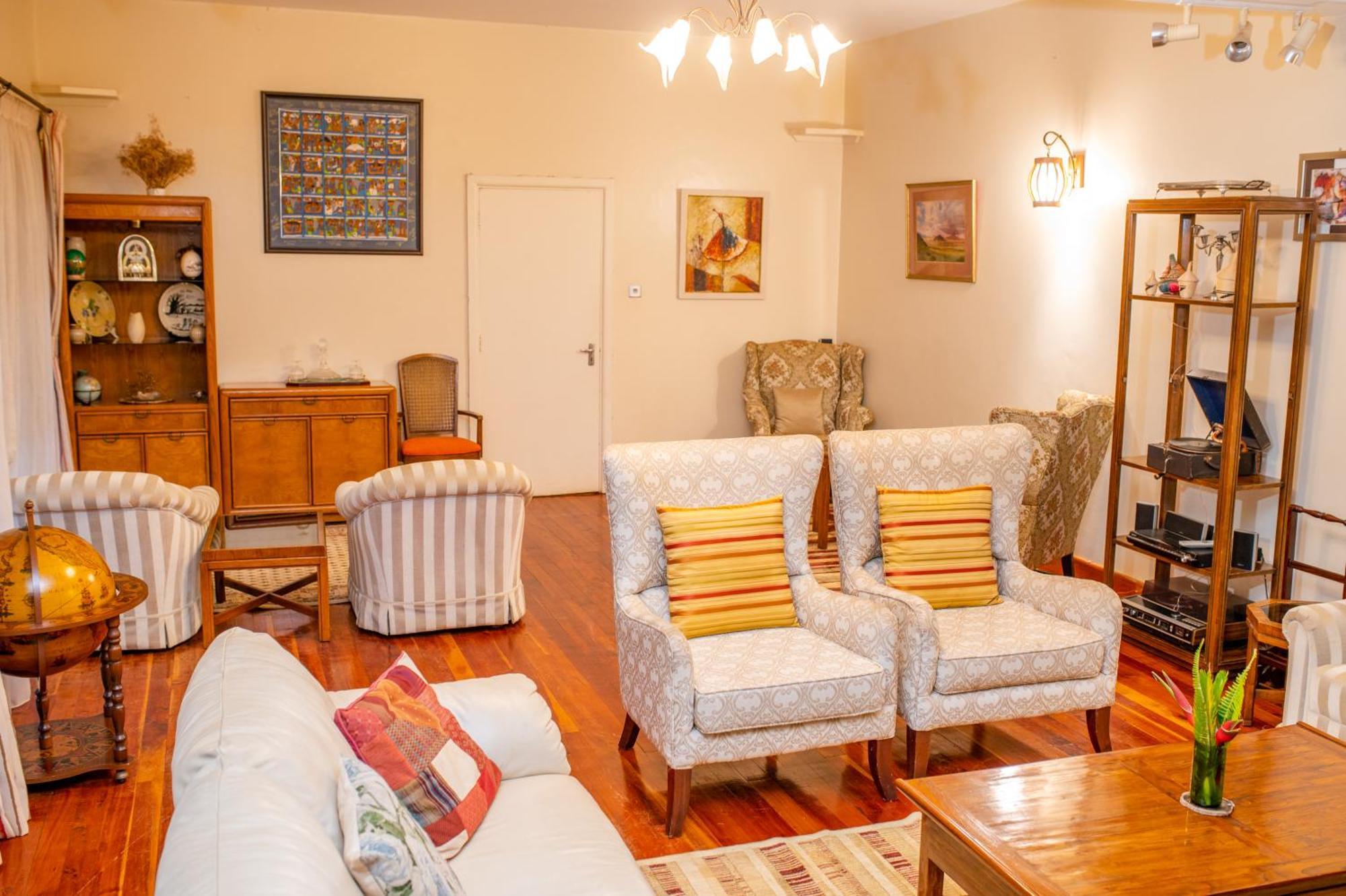 Zereniti House Hotel Muyaka ภายนอก รูปภาพ