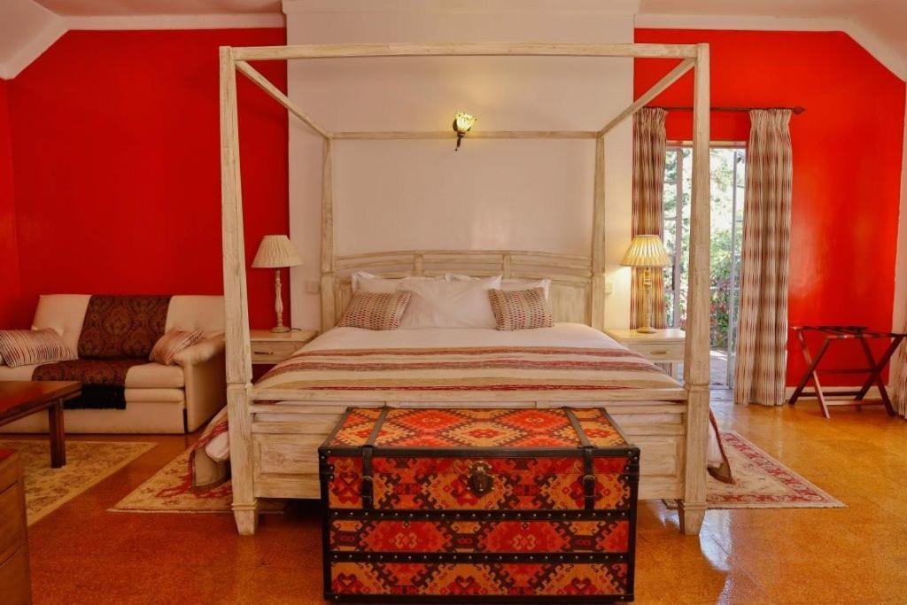 Zereniti House Hotel Muyaka ภายนอก รูปภาพ