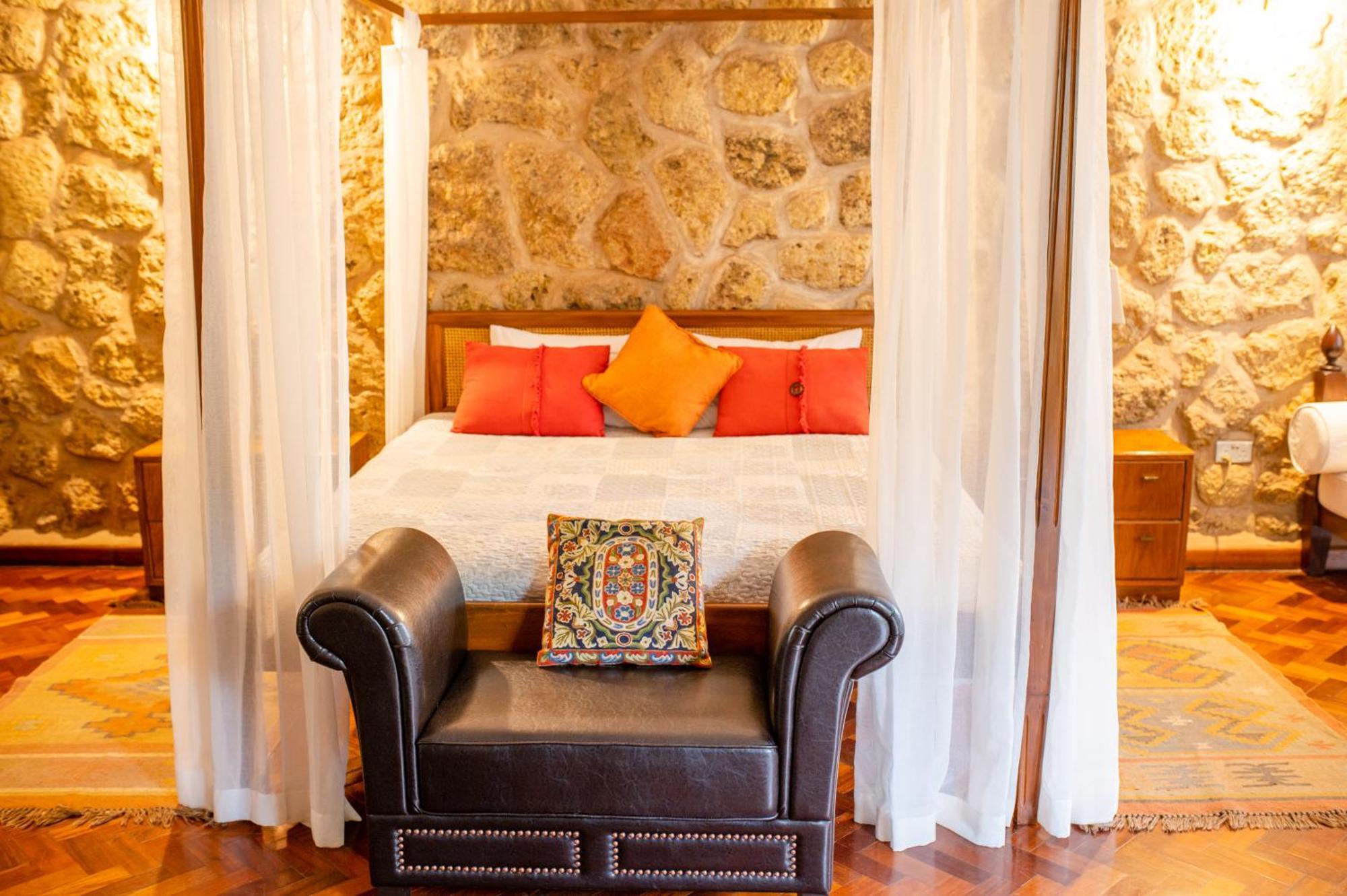 Zereniti House Hotel Muyaka ภายนอก รูปภาพ