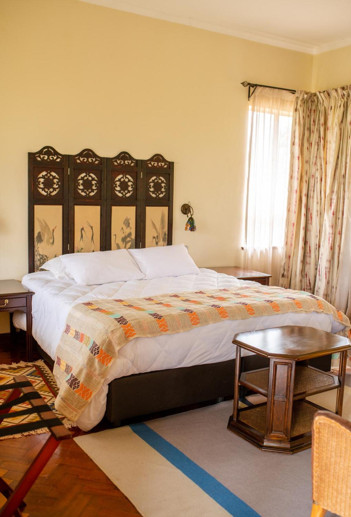 Zereniti House Hotel Muyaka ภายนอก รูปภาพ