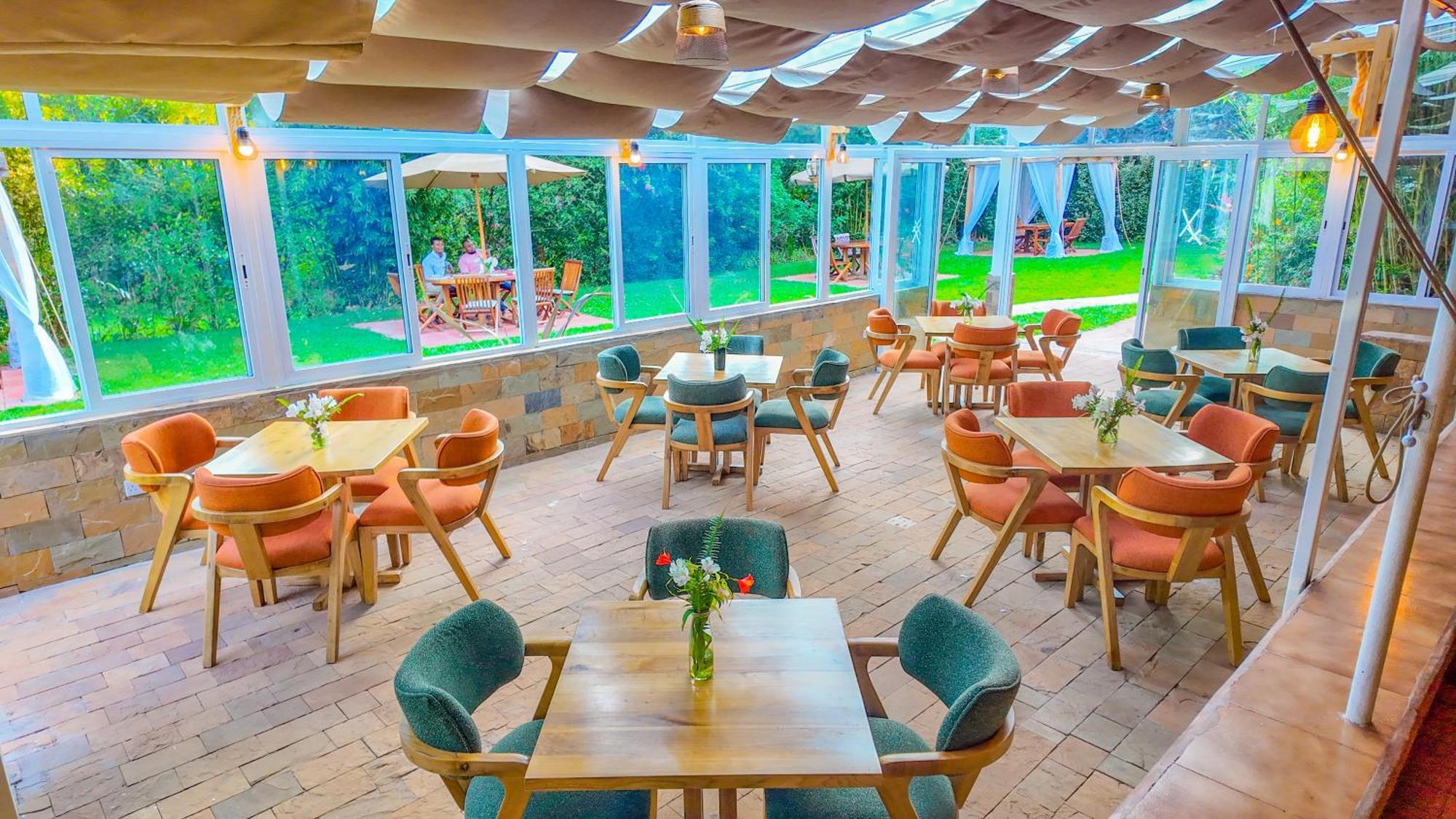 Zereniti House Hotel Muyaka ภายนอก รูปภาพ